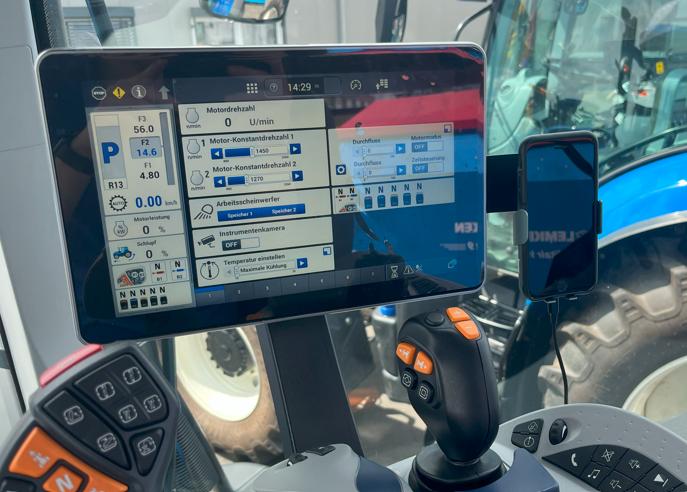 Handyhalterung mit Wireless Ladefunktion für New Holland, Case & Steyr IntelliView IV